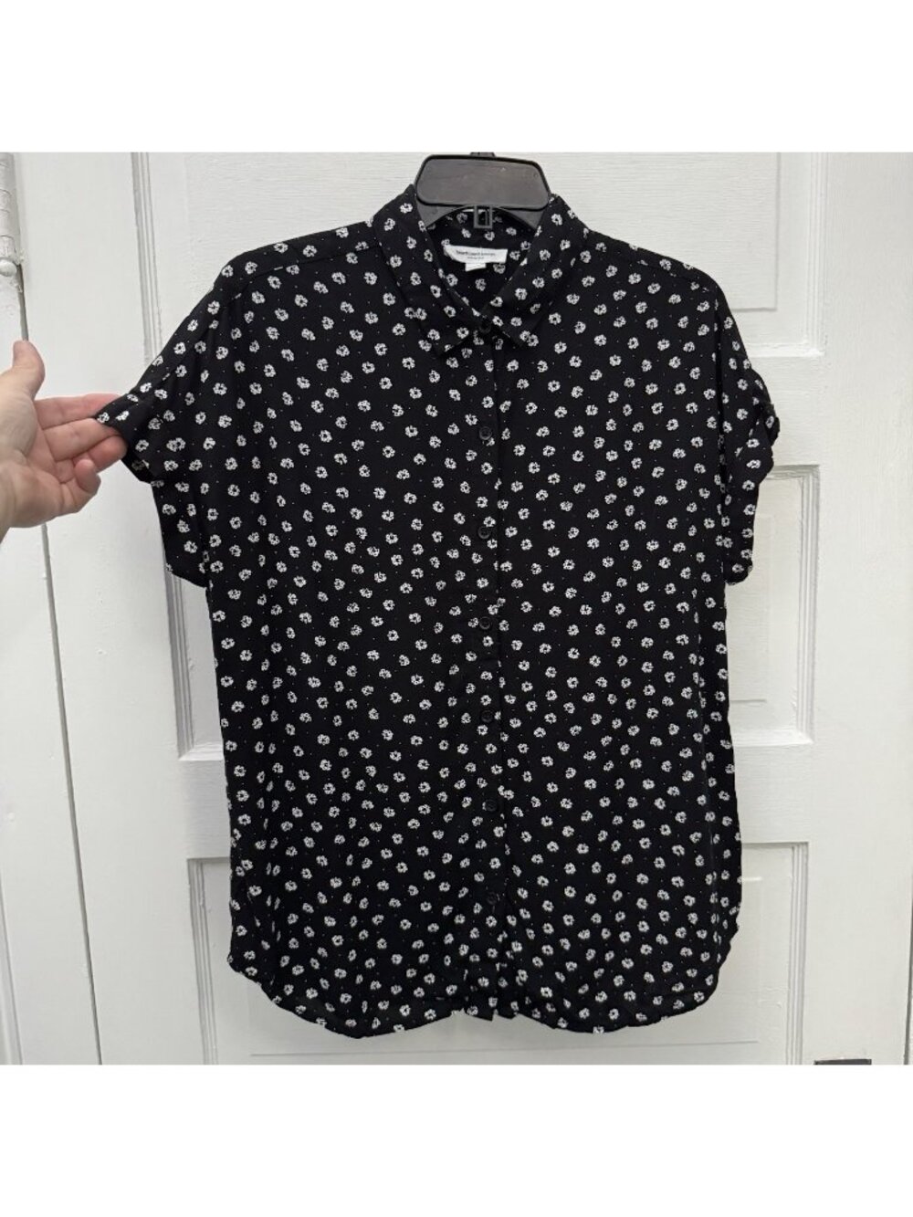 BeachLunchLounge Alanna Black White Floral Button Down Shirt Women’s S